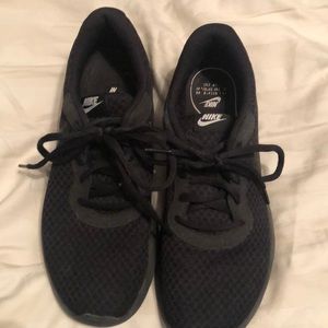 Black Nike sz 8